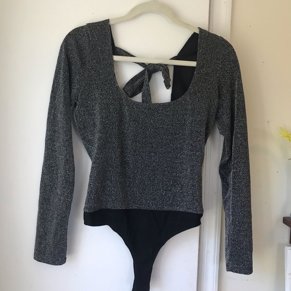Ribbed sparkly bodysuit with open back and tie